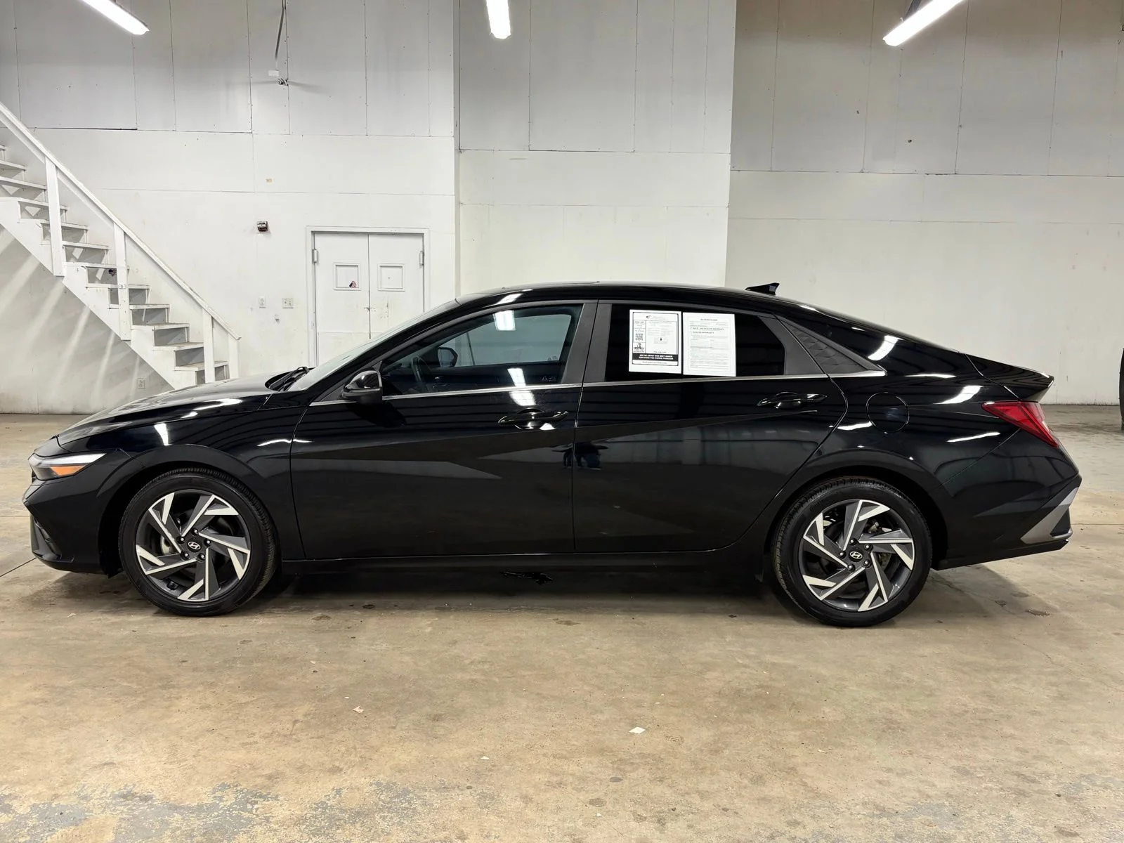 Used 2024 Black Hyundai Limited image 4