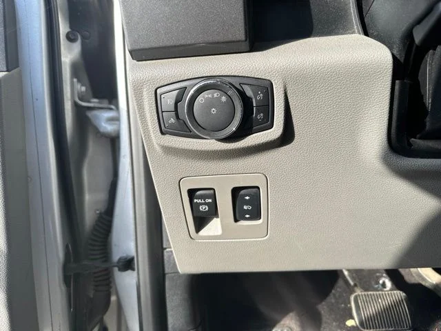 Used 2015 Silver Ford XLT image 17