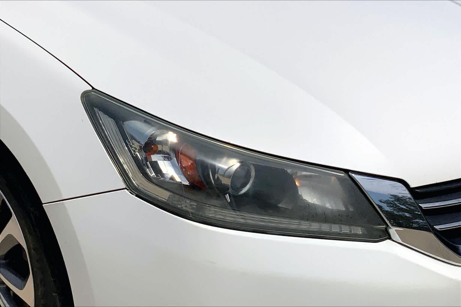Used 2015 WHITE ORCHID PEARL Honda Sport image 25