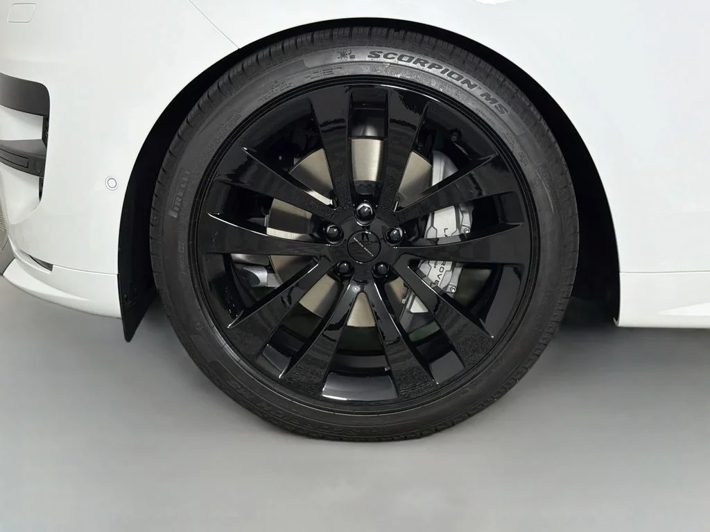 New 2026 Fuji White Land Rover Dynamic SE image 33