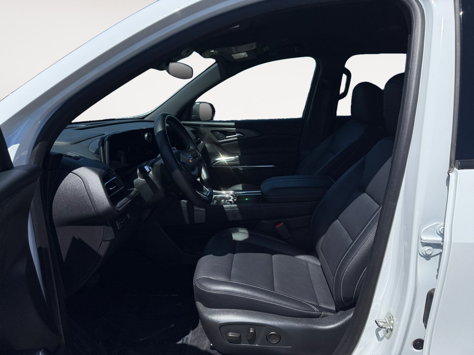 Used 2025 Summit White Chevrolet LT image 10