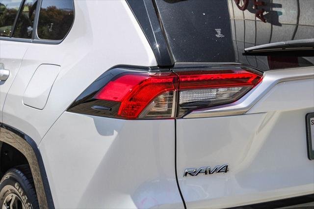 Certified Used 2024 MID BLK/WIND CHILL Toyota  image 9