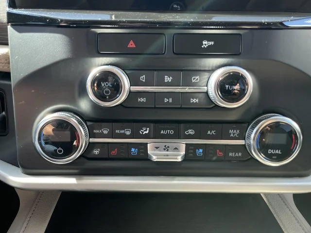 Used 2023 White Ford Limited image 19