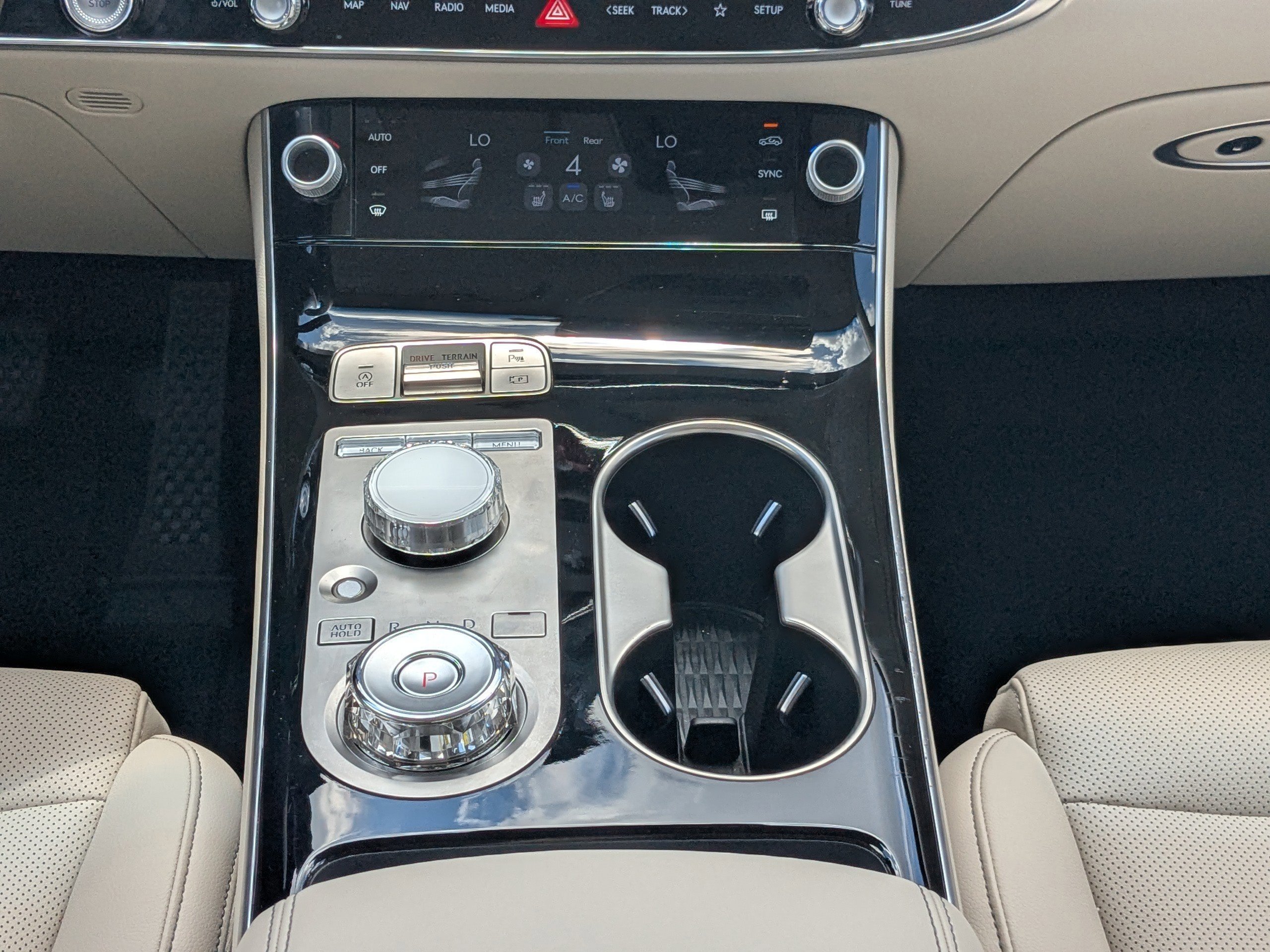 2026 GENESIS GV70 Standard - Photo 23