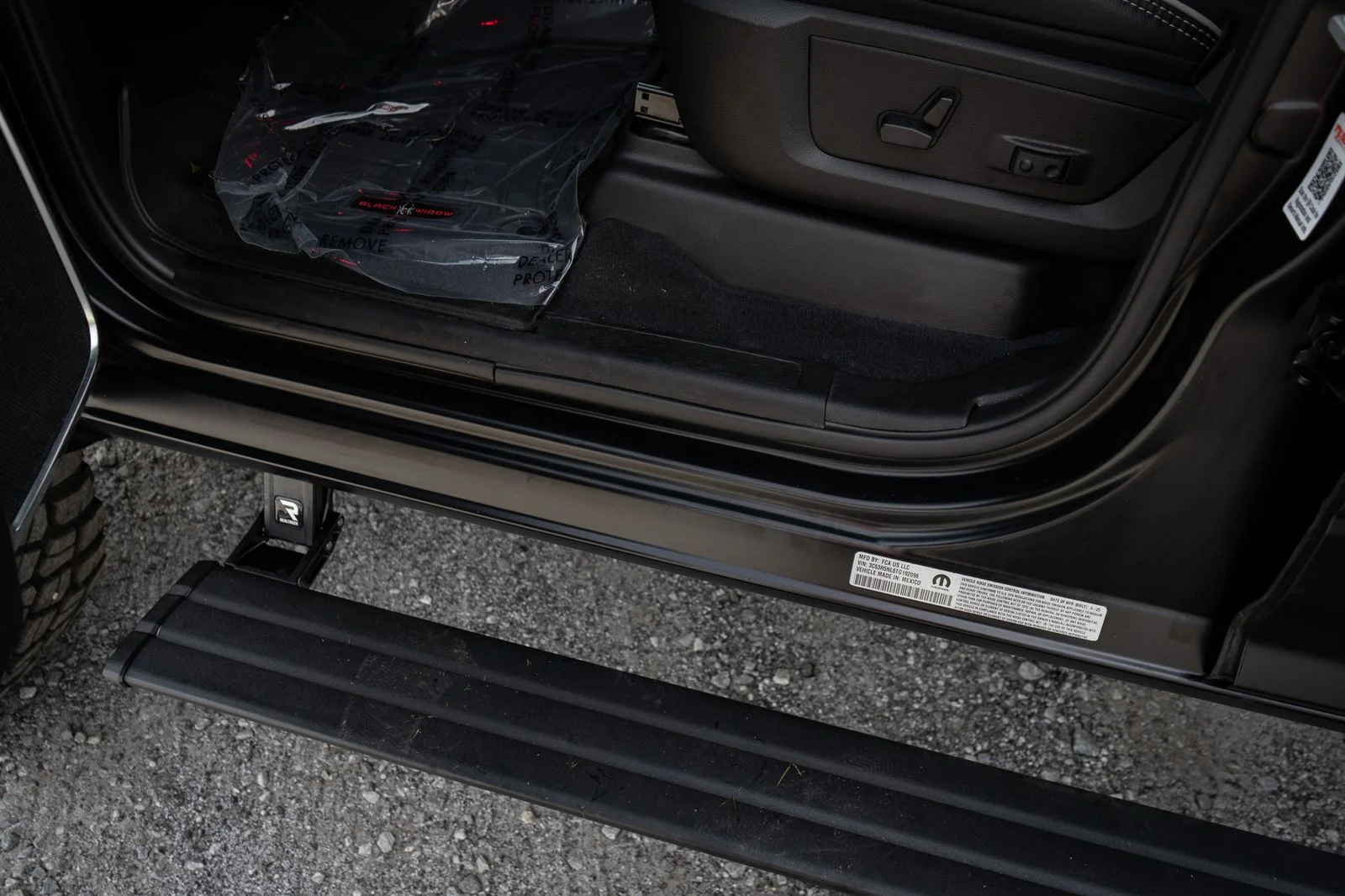 New 2026 Diamond Black Crystal Pearl-Coat Exterior Paint RAM Laramie with Black Widow Package image 31