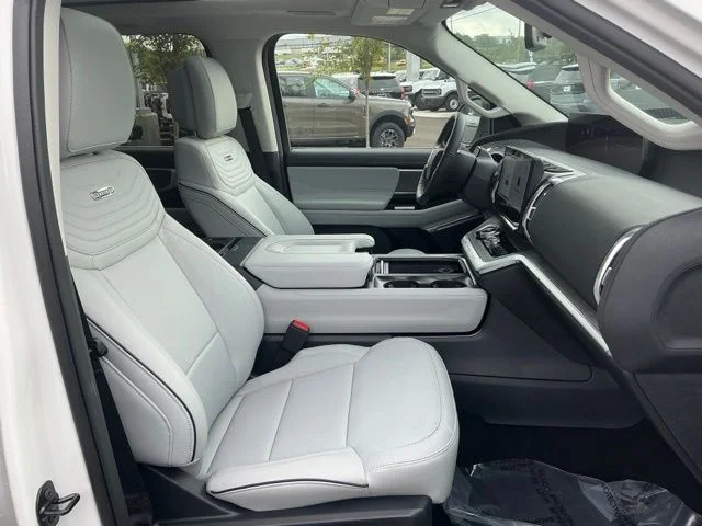 New 2026 Star White Metallic Tri-Coat Ford MAX Platinum® image 36