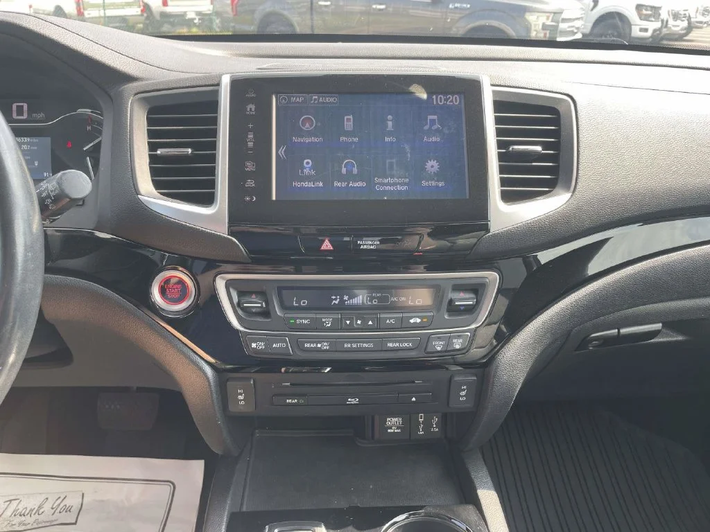 Used 2017  Honda Touring image 22