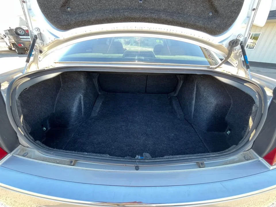 Used 2006 Silver Chrysler Base image 16