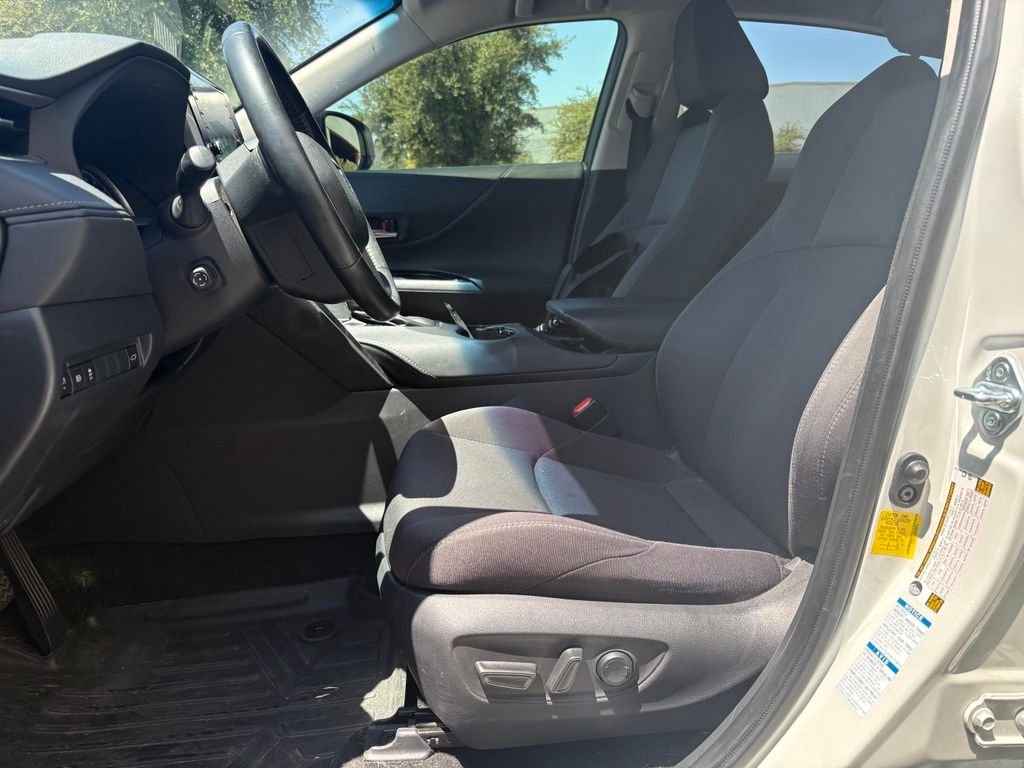 Used 2022 White Toyota LE image 7