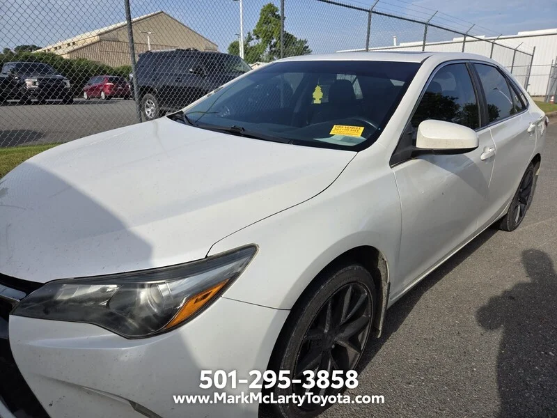 Used 2016 Blizzard Pearl TOYOTA SE image 4