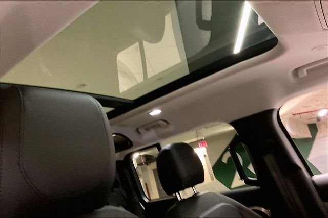 Used 2020 Green Land Rover First Edition image 29