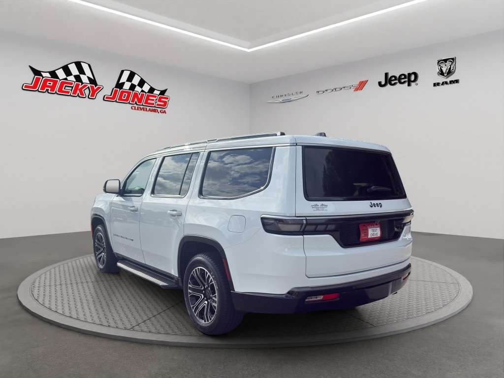 New 2026 Bright White Clear-Coat Exterior Paint Jeep Base image 6