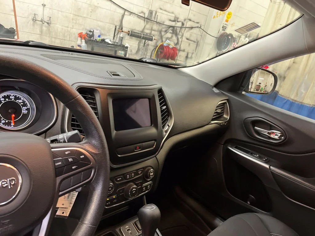 Used 2019 Red Jeep Latitude image 15