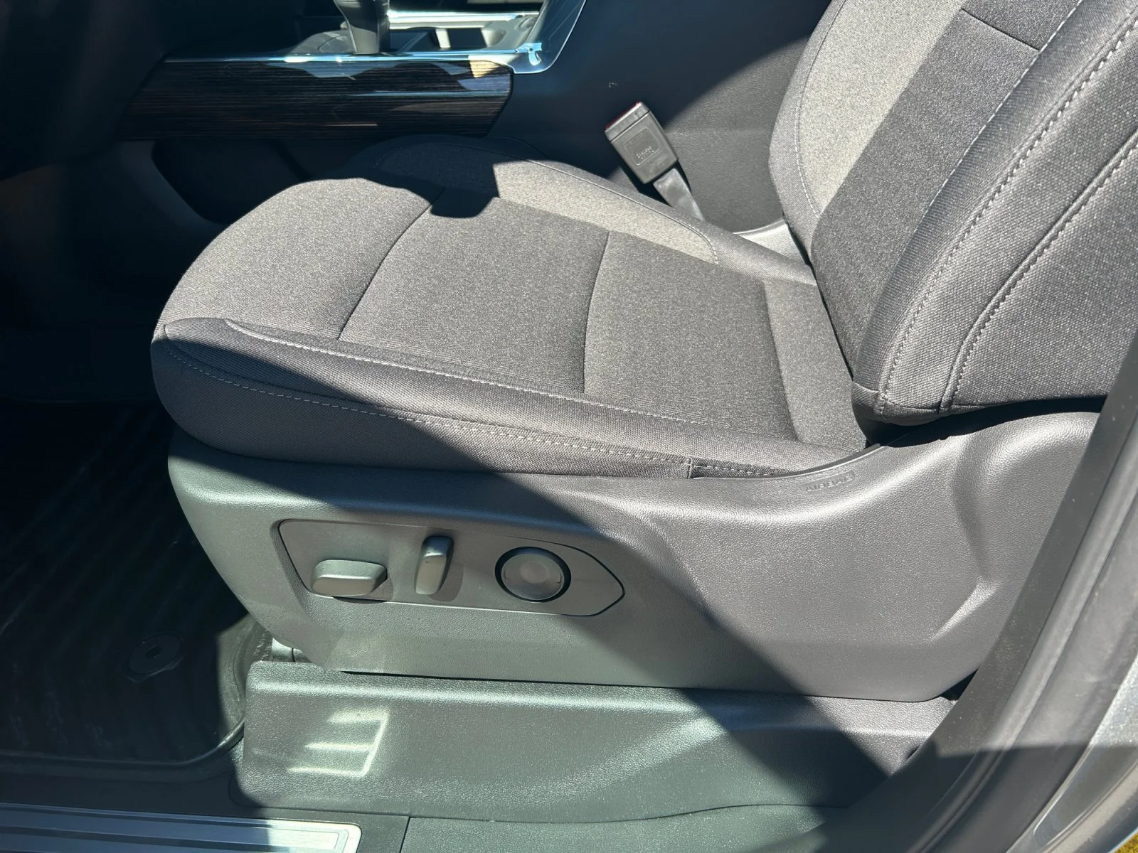 New 2026 Sterling Metallic GMC Elevation image 14