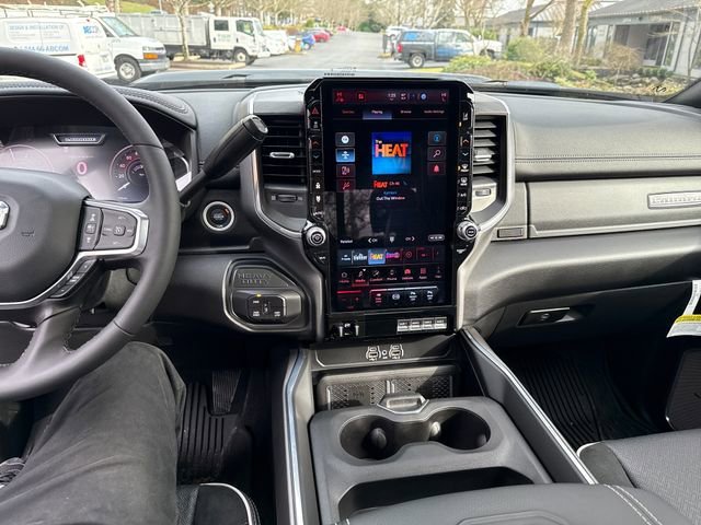 New 2025 Diamond Black Crystal Pearl-Coat Exterior Paint RAM Laramie image 21