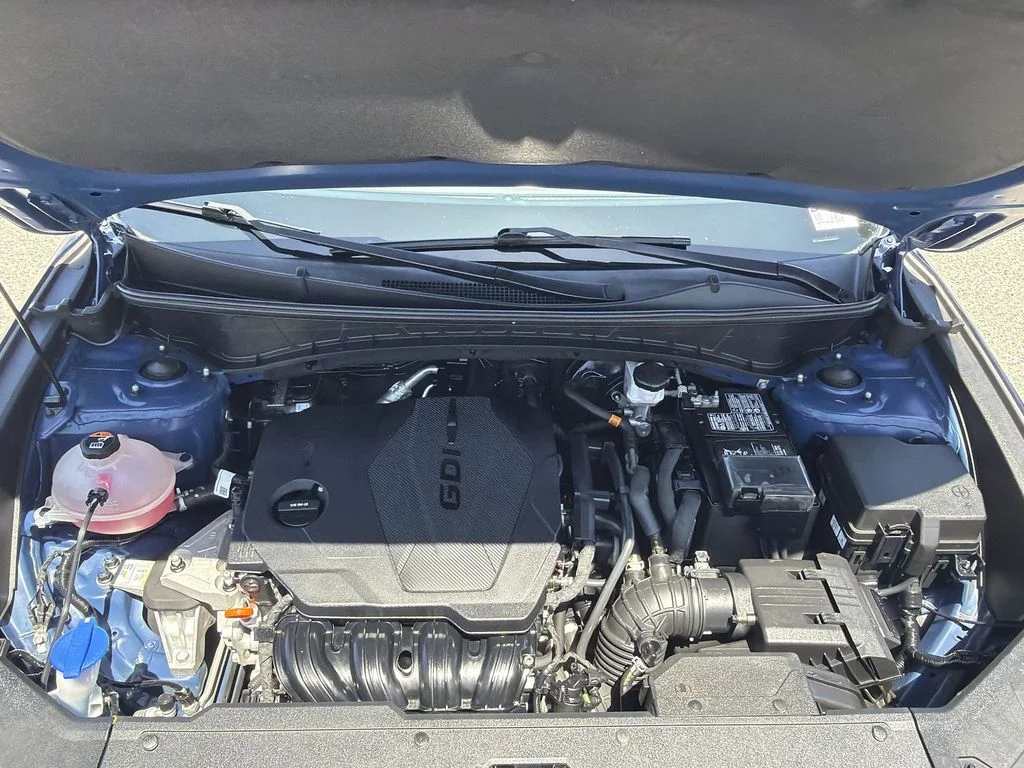 Used 2022 Blue Hyundai SE image 17