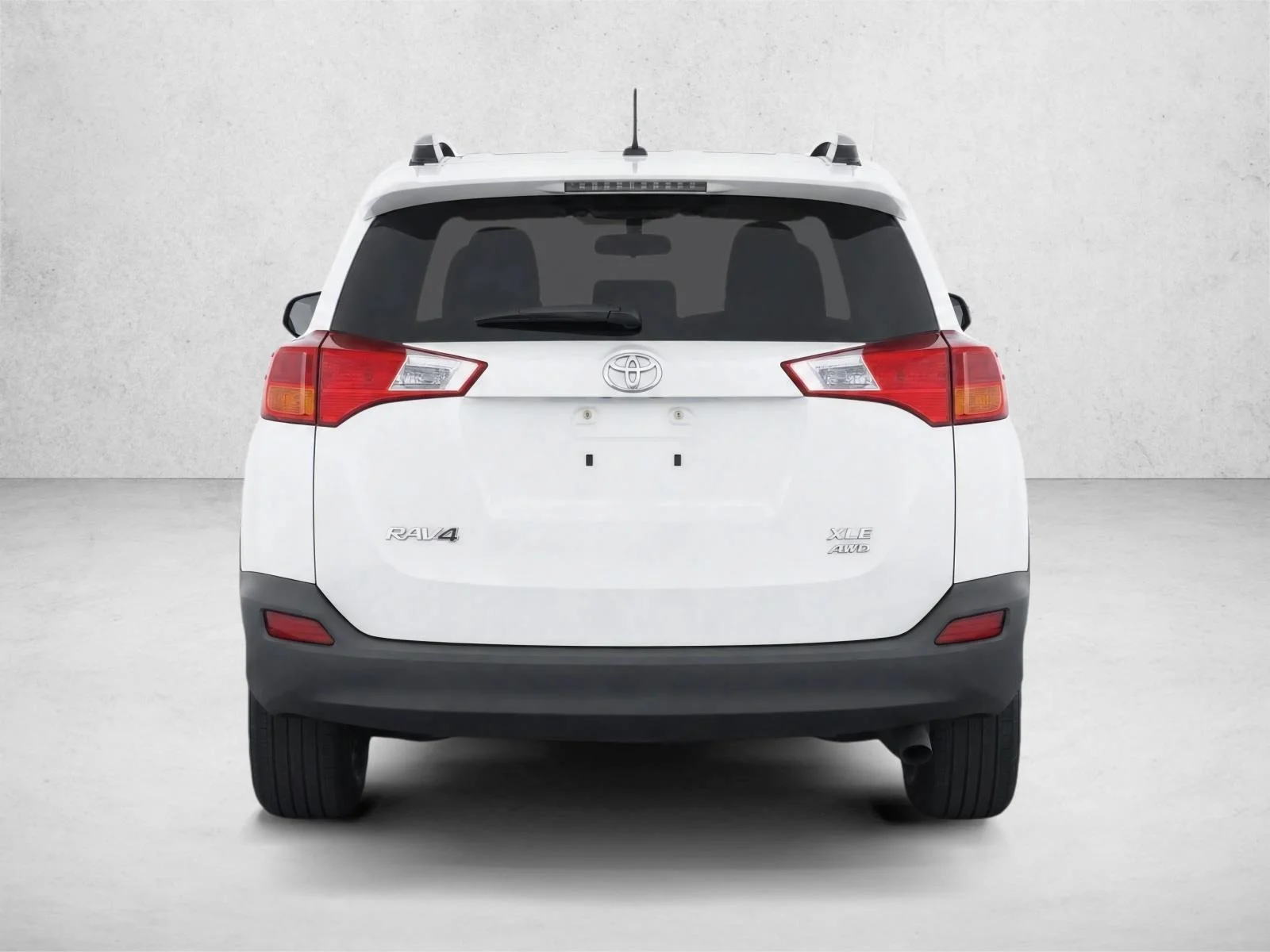 Used 2015 Super White Toyota XLE image 6