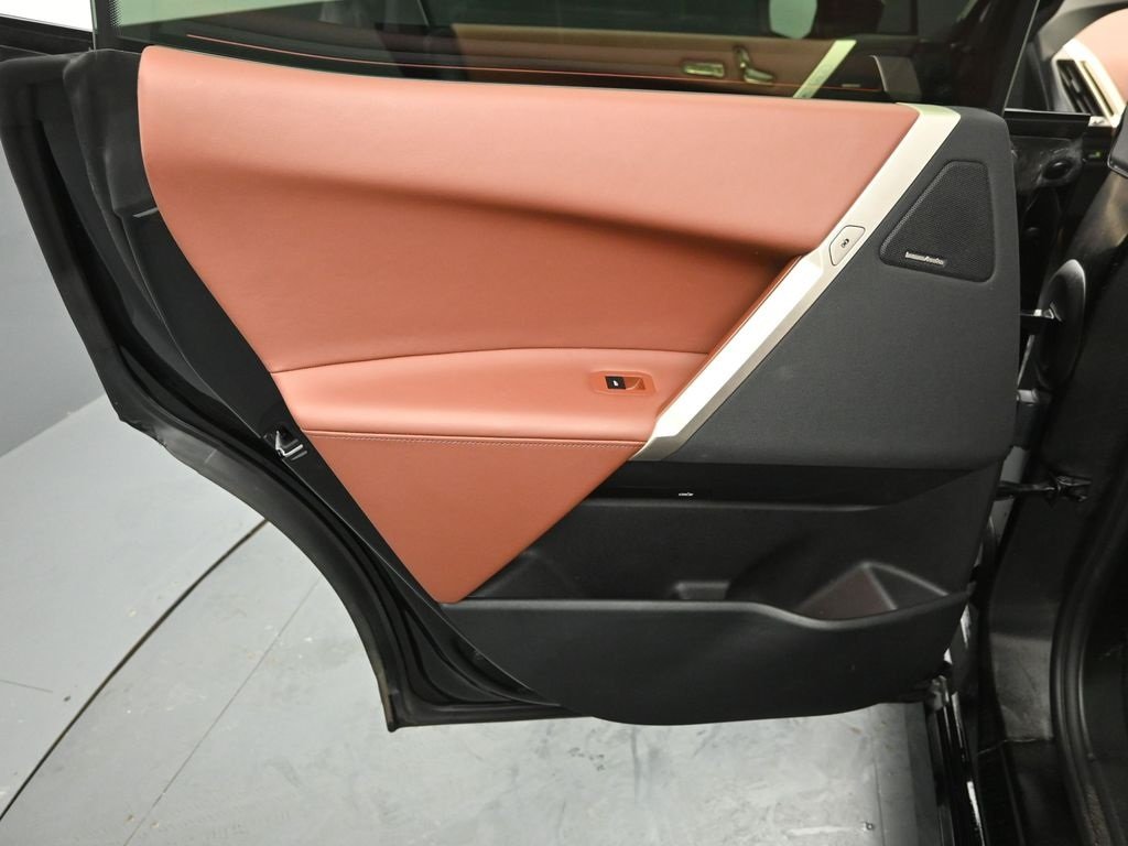 2023 BMW IX - Image 23