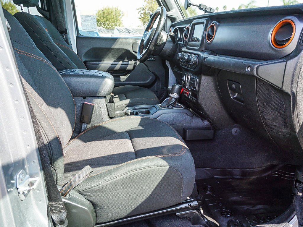 Used 2021 Silver Jeep Mojave image 12