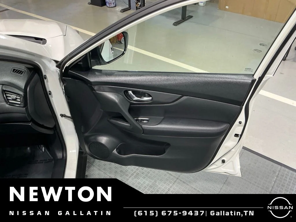 Used 2018 Pearl White Nissan SV image 37