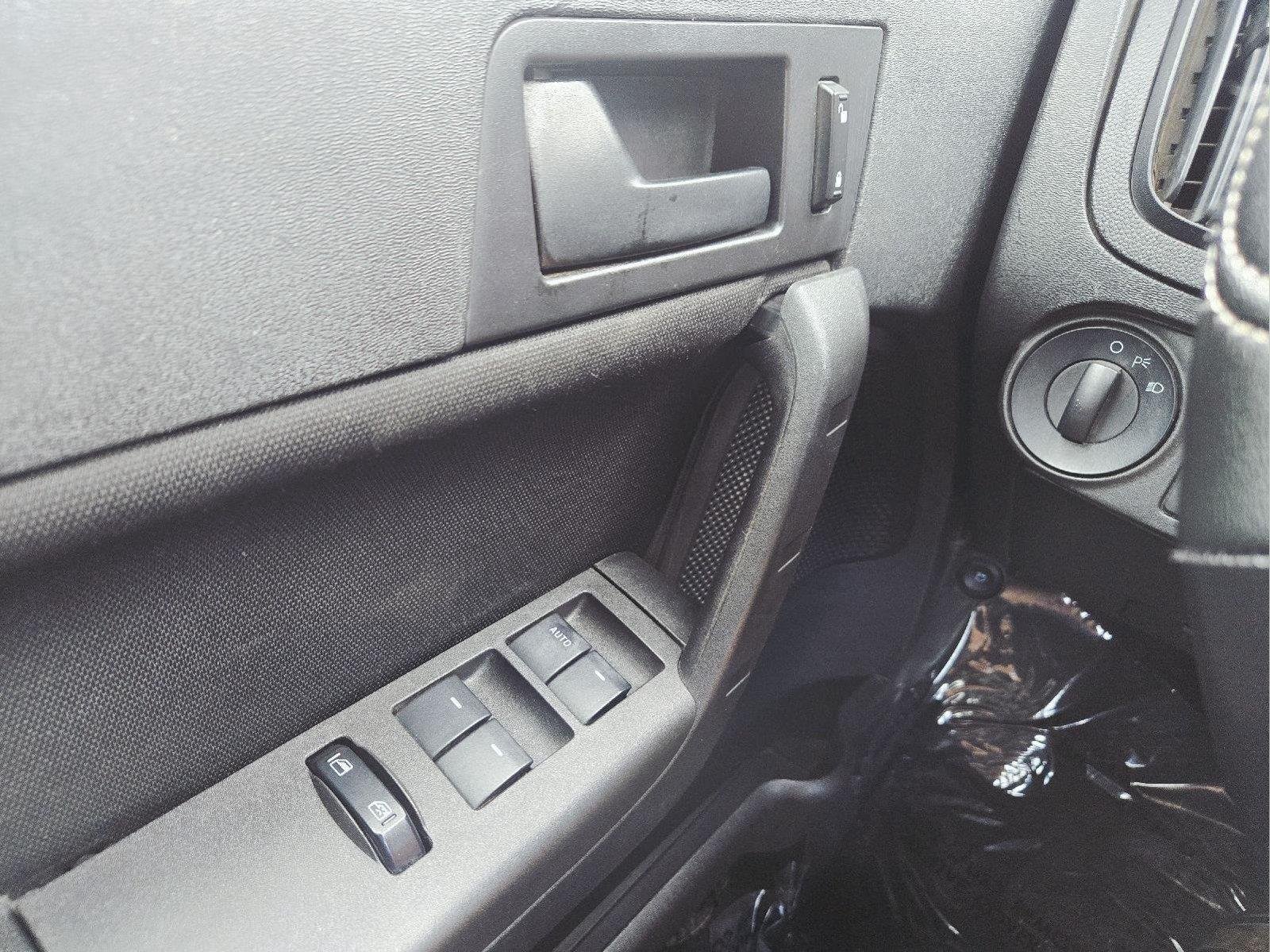 Used 2010  Ford SE image 11