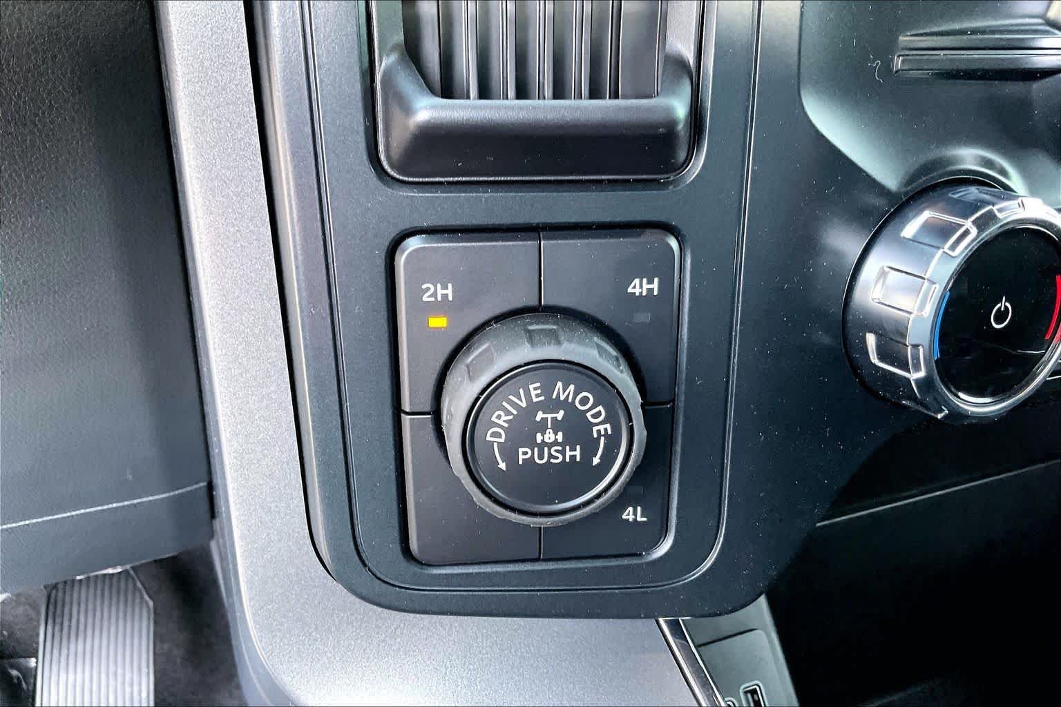 New 2026 Agate Black Metallic Ford XLT image 16