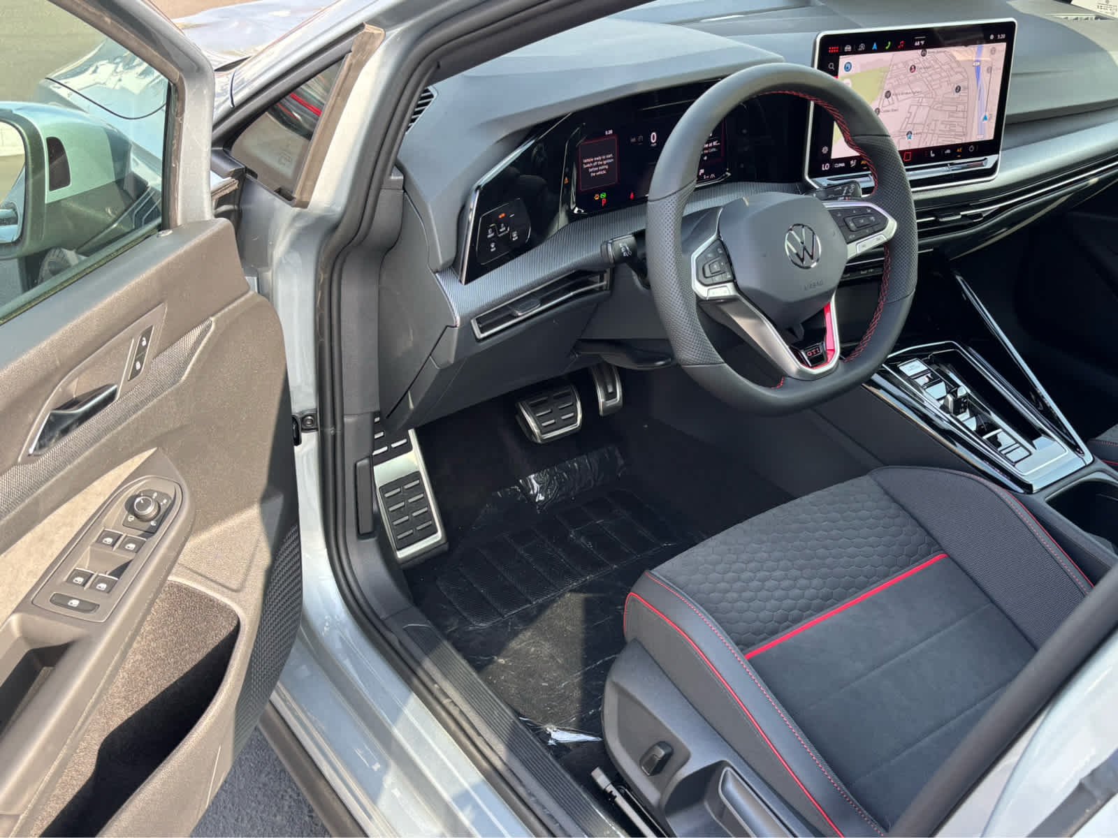 2025 Volkswagen Golf GTI SE - Photo 9