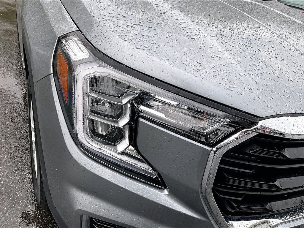 Used 2024 Silver GMC SLE image 29