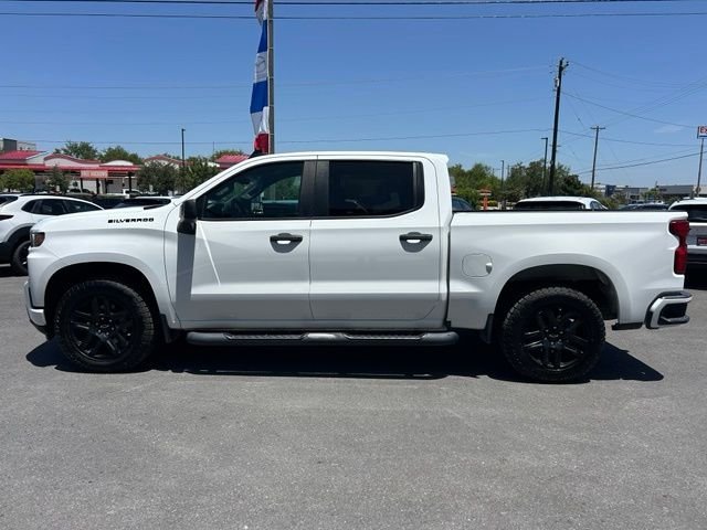 Used 2022 White Chevrolet Custom image 4