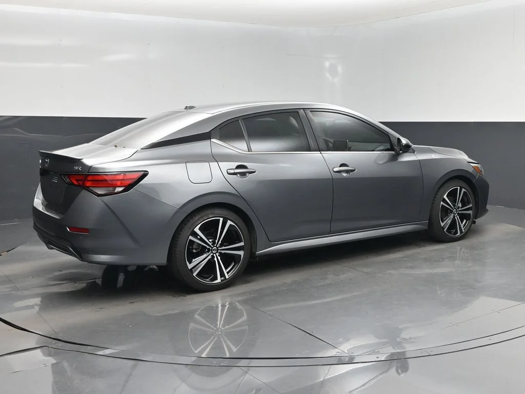 Used 2022 Gray Nissan SR image 3