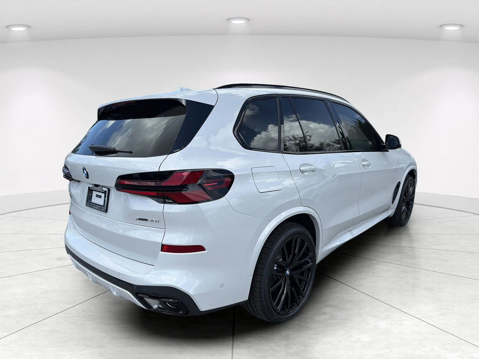 New 2026 Mineral White Metallic BMW xDrive40i image 3