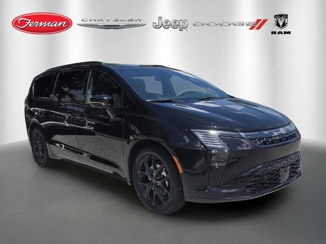 2027 Chrysler Pacifica Limited's photo