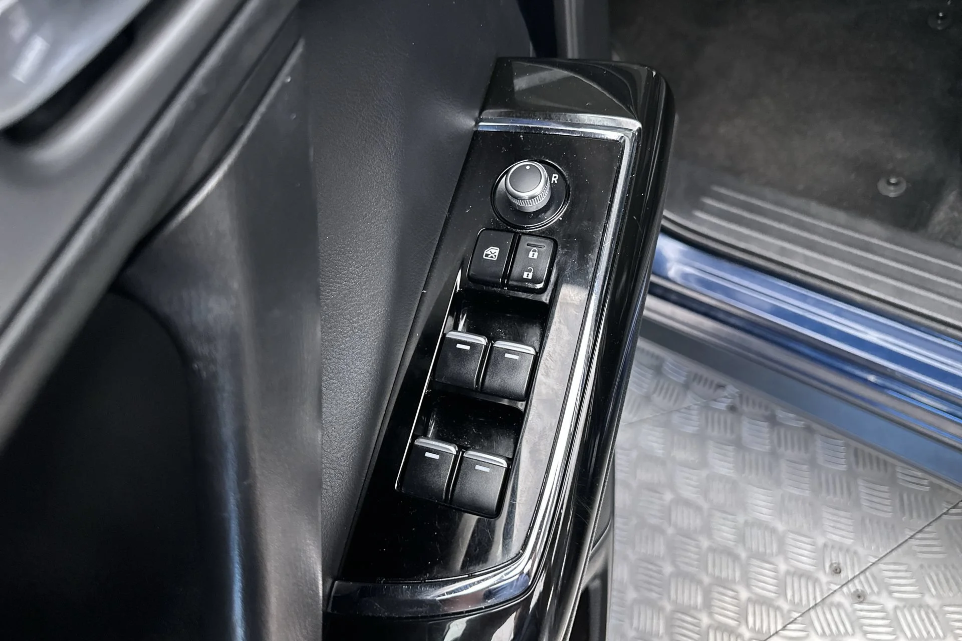 Used 2020 Deep Crystal Blue Mica Mazda Touring image 15