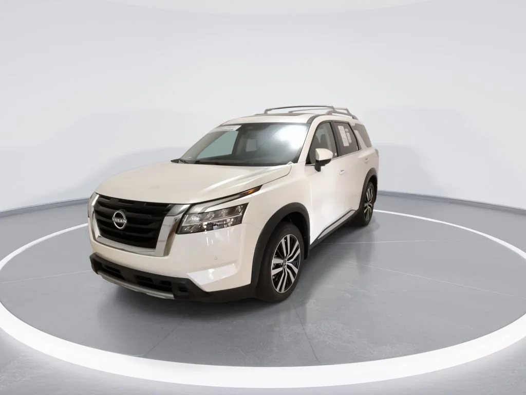 Used 2024 White Nissan Platinum image 5