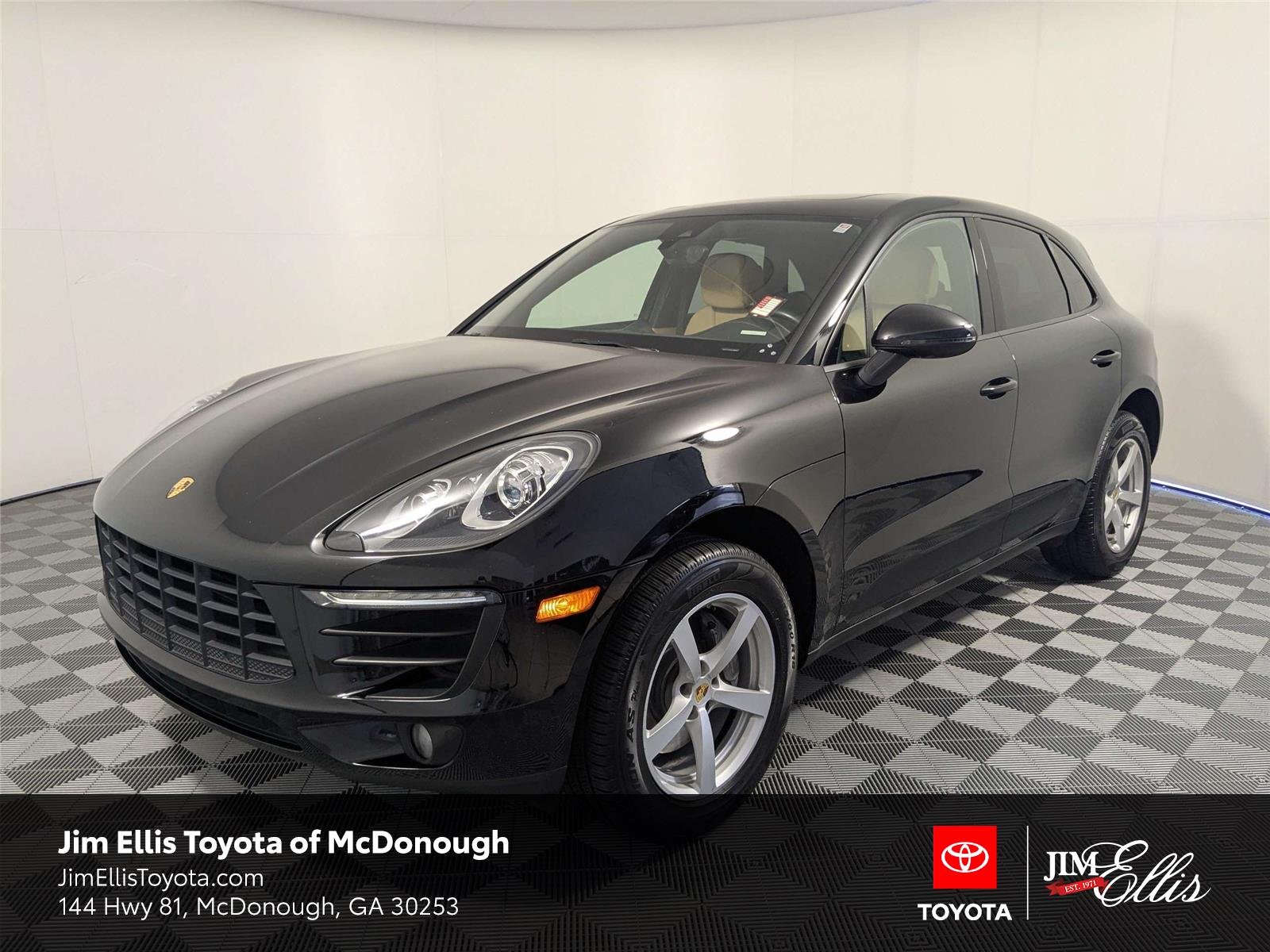 2017 Porsche Macan -'s photo