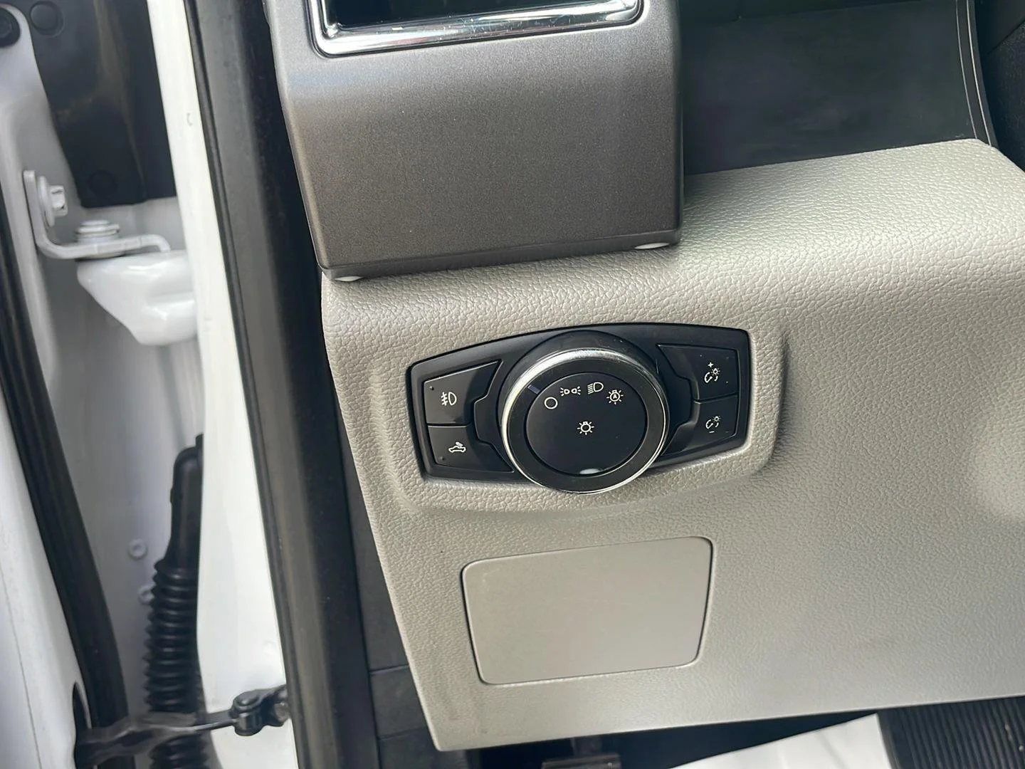 Used 2015 Oxford White Ford XLT image 16