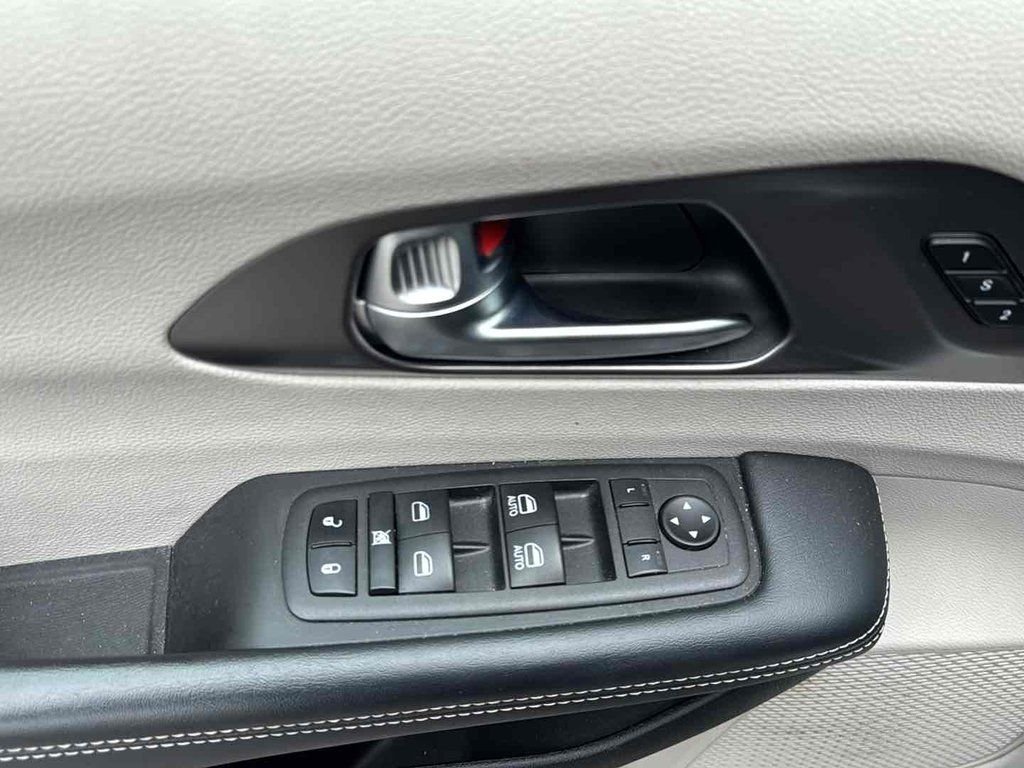 Used 2023 White Chrysler Touring L image 28