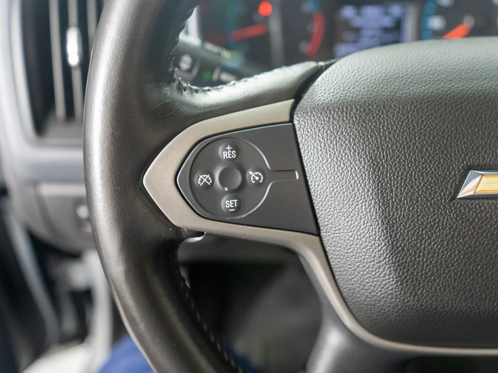 Used 2015 White Chevrolet Z71 image 15