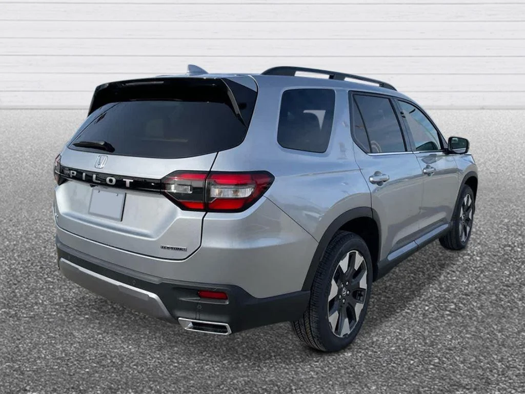 New 2026 Solar Silver Metallic Honda Touring image 5