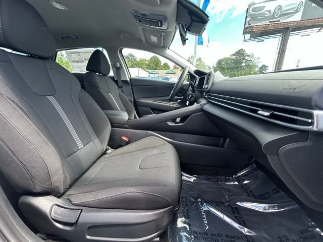 New 2026 White Hyundai SE image 10