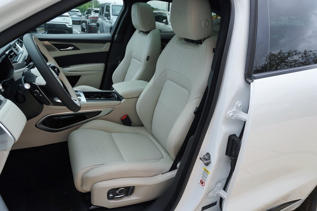 2025 JAGUAR F-PACE - Image 13