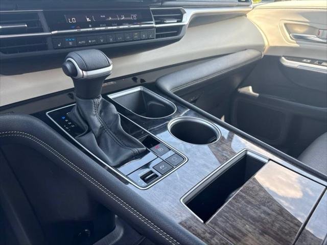 Certified Used 2026 WIND CHILL PEARL Toyota  image 13