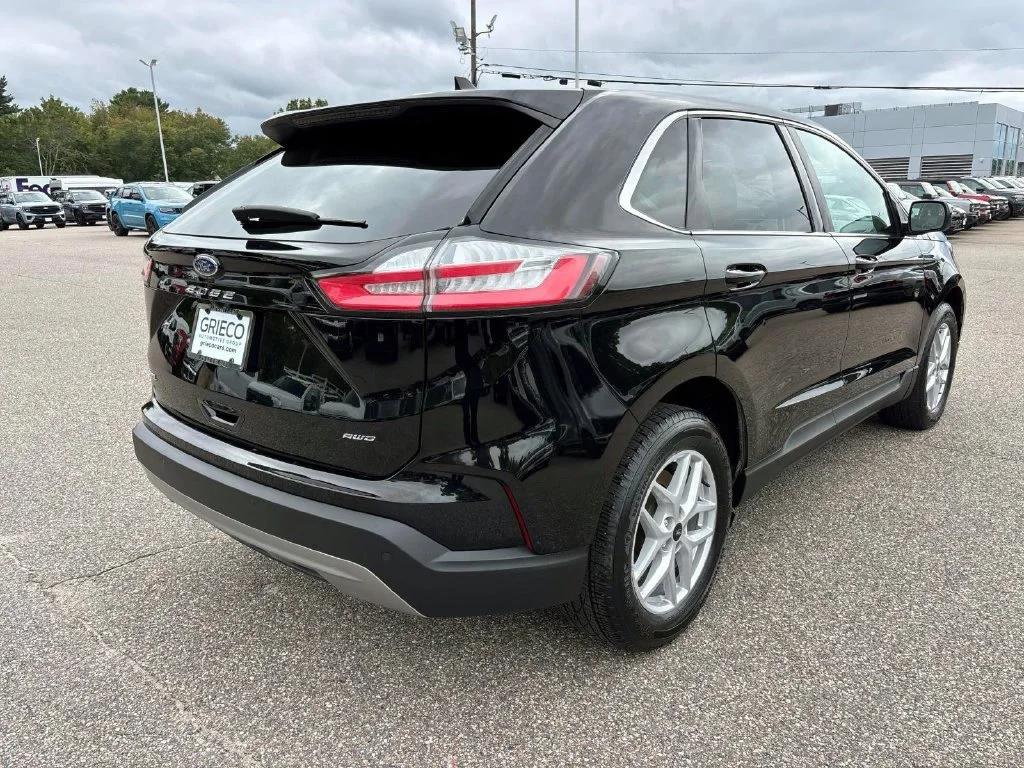 Used 2024 Black Ford SEL image 3