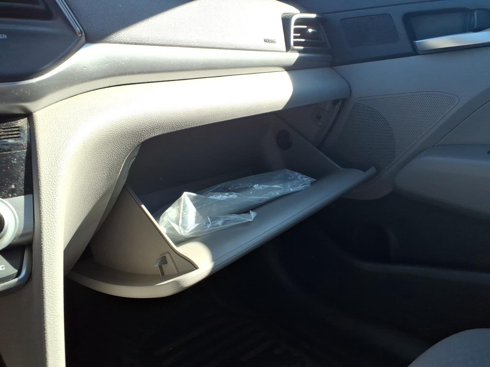 Used 2020 Fluid Metal Hyundai SE image 25