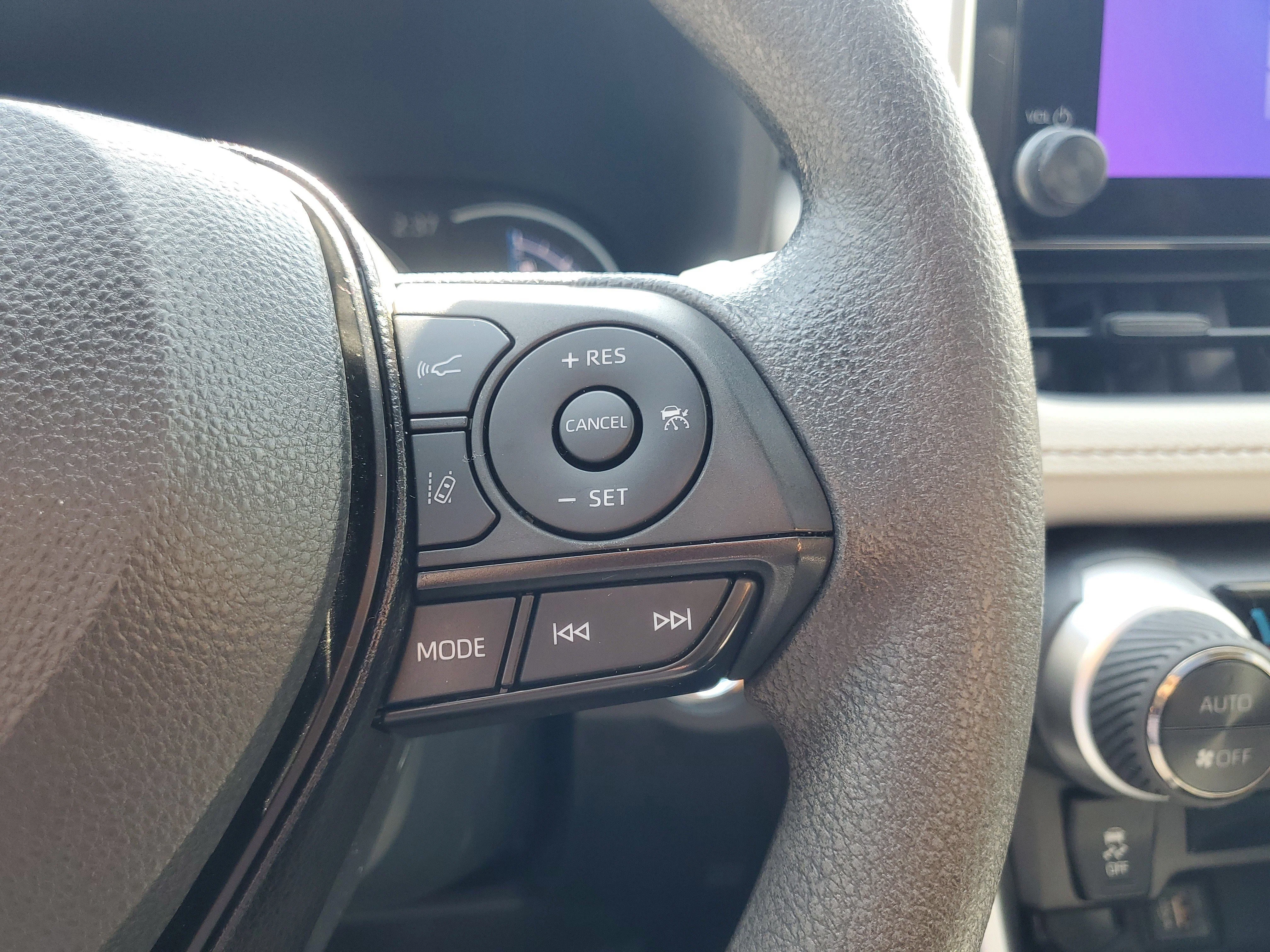 Used 2024 Ice Toyota Hybrid XLE image 24