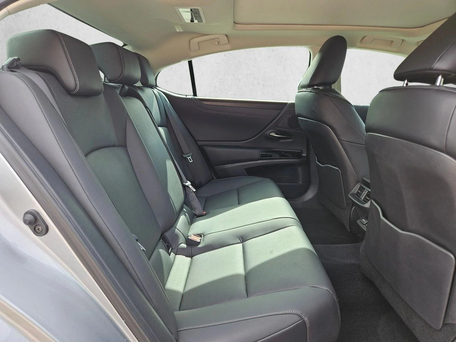 Certified Used 2025 Iridium Lexus  image 20