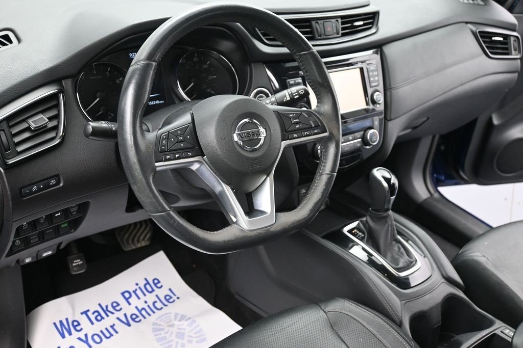Used 2017 Caspian Blue Nissan SL image 12