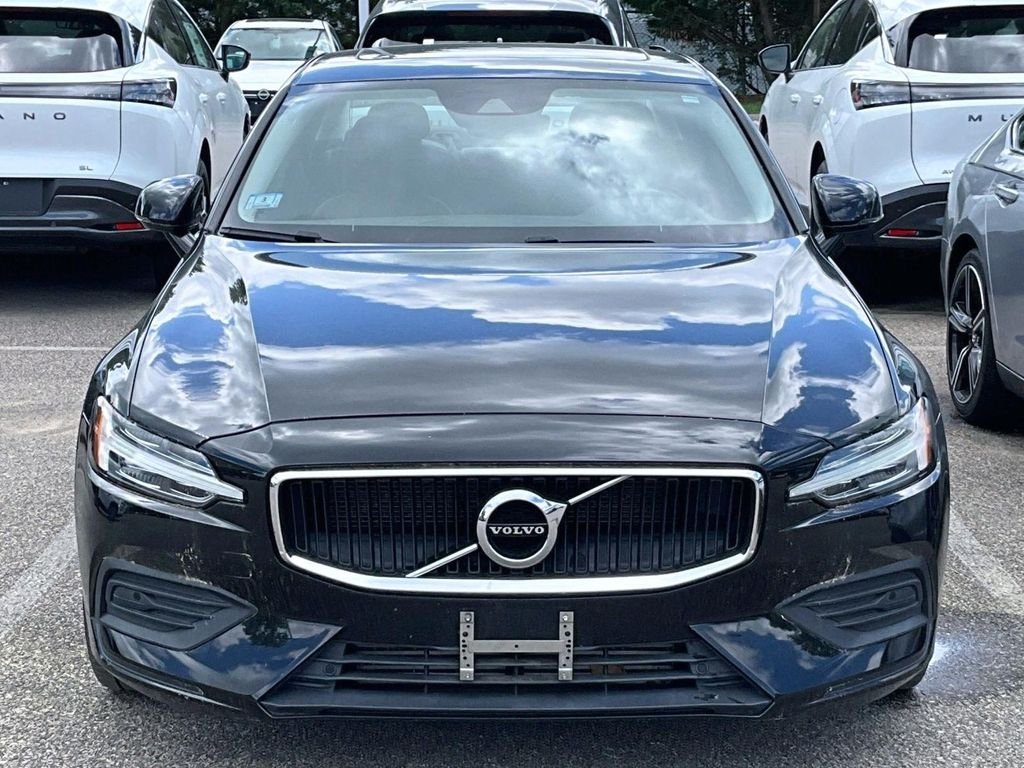 Used 2019 Black Volvo T6 Momentum image 2