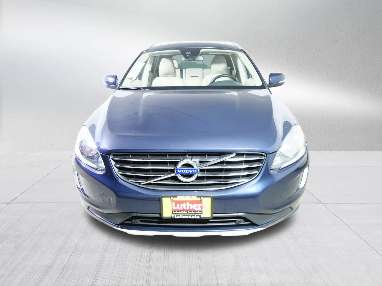 Used 2015 Caspian Blue Metallic Volvo T6 image 2
