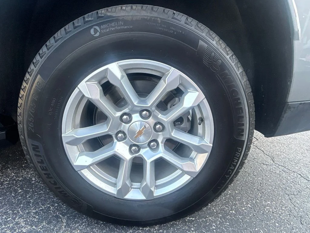 Used 2025 Gray Chevrolet LT image 28